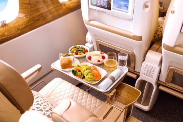H Emirates παρουσίασε την Premium Economy Class