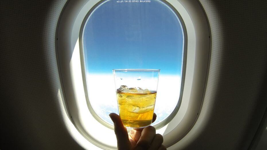 Mην πίνετε ποτέ αυτό το ρόφημα σε αεροπλάνο