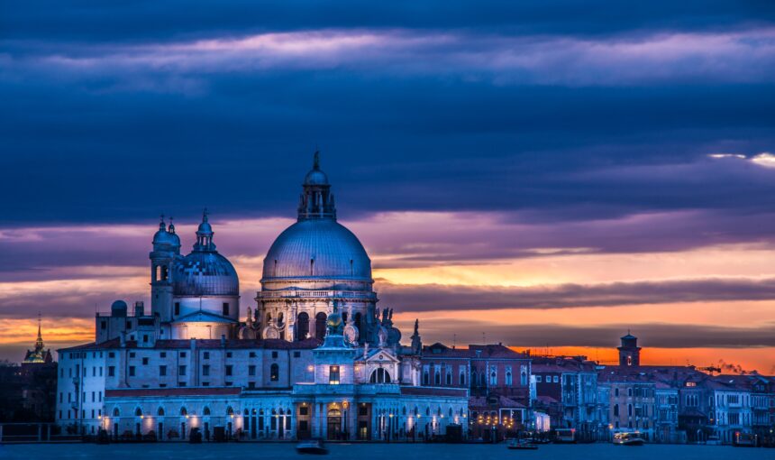 Μαγεία και Ρομαντισμός: Ένα Ταξίδι στη Βενετία