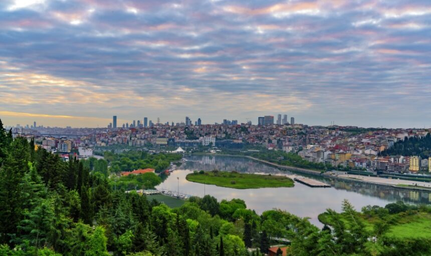 Ο Κεράτιος Κόλπος της Κωνσταντινούπολης μετατρέπεται σε πόλο έλξης επισκεπτών