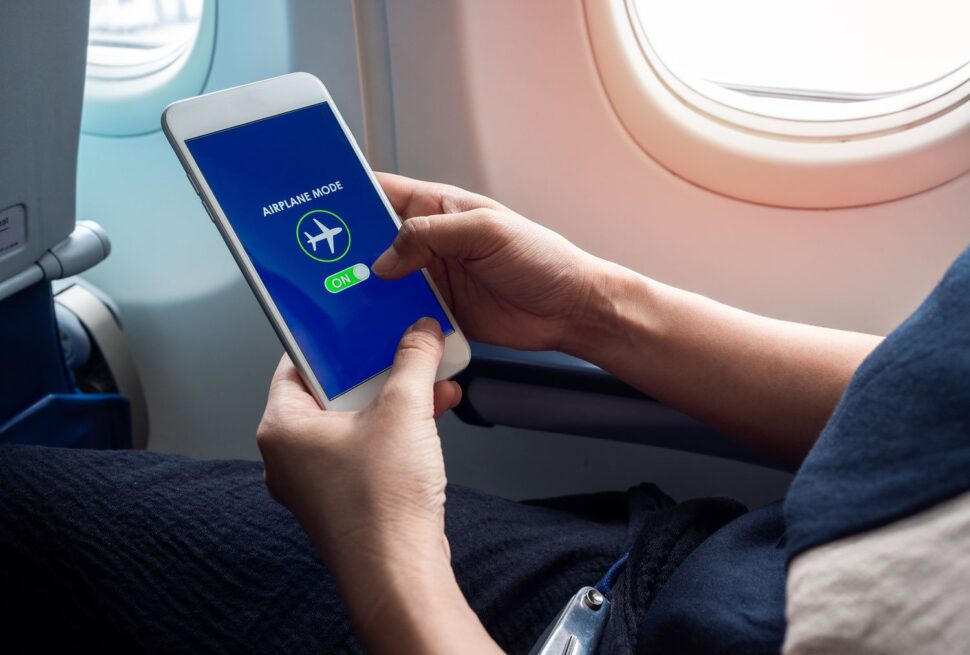Τι θα συμβεί αν σε ώρα πτήσης βγάλεις την λειτουργία πτήσης από το κινητό σου