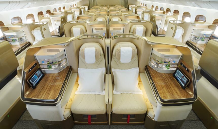 Emirates: Το πρώτο αναβαθμισμένο Boeing 777 με το ανακαινισμένο εσωτερικό καμπίνας απογειώθηκε για Γενεύη