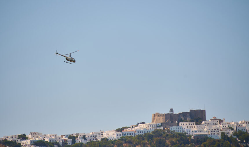 Αυθημερόν ταξίδια με ελικόπτερο στις Κυκλάδες με το χειμερινό πρόγραμμα της hoper
