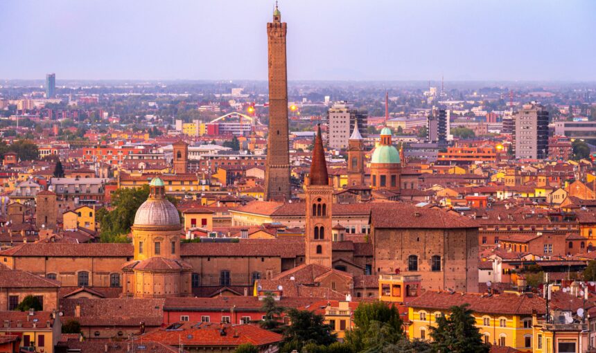 Μπολόνια: Η Κόκκινη Πόλη της Ιταλίας με Άρωμα Παράδοσης