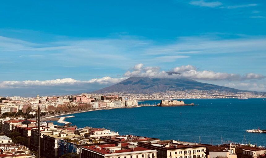 Νάπολη: Η Πόλη της Πίτσας, του Βεζούβιου και της Ιταλικής Ζωντάνιας