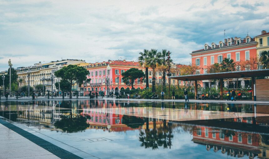 Νίκαια: Η Πόλη που Συνδυάζει Θάλασσα, Χρώμα και Γαλλική Αρχοντιά