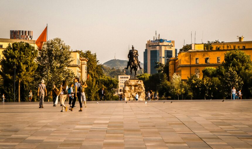 Τίρανα: Η νεανική, ζωντανή και ανανεωμένη πρωτεύουσα της Αλβανίας