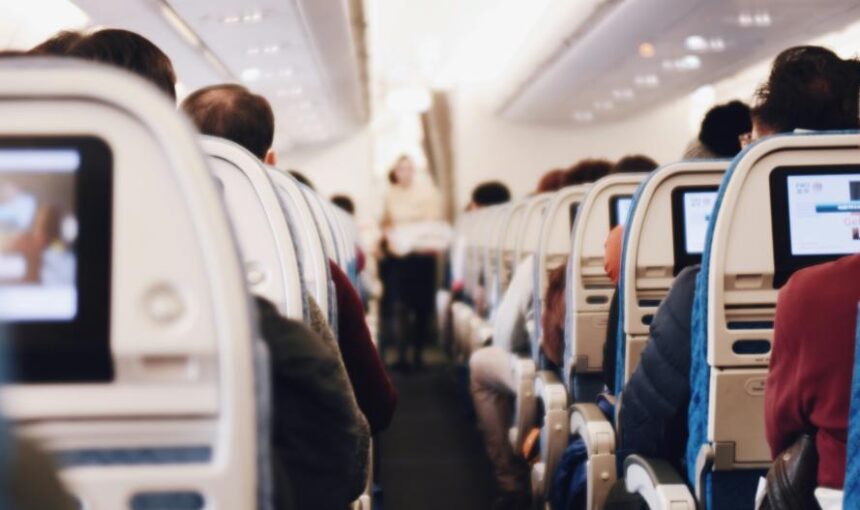 Γιατί δεν πρέπει να κλείνεις τον αεραγωγό στο κάθισμά του αεροπλάνου