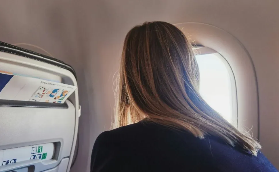 Γιατί πολλοί επιβάτες αισθάνονται ότι το αεροπλάνο χάνει ύψος μετά την απογείωση